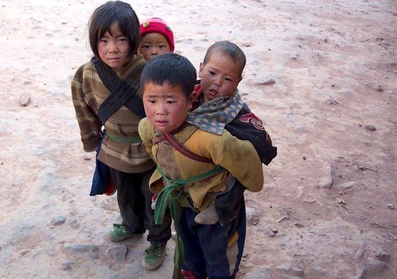 贫困山区的孩子图片